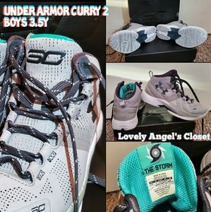 Under Armor Boys Curry 2 sz 3.5y *Great Condition*